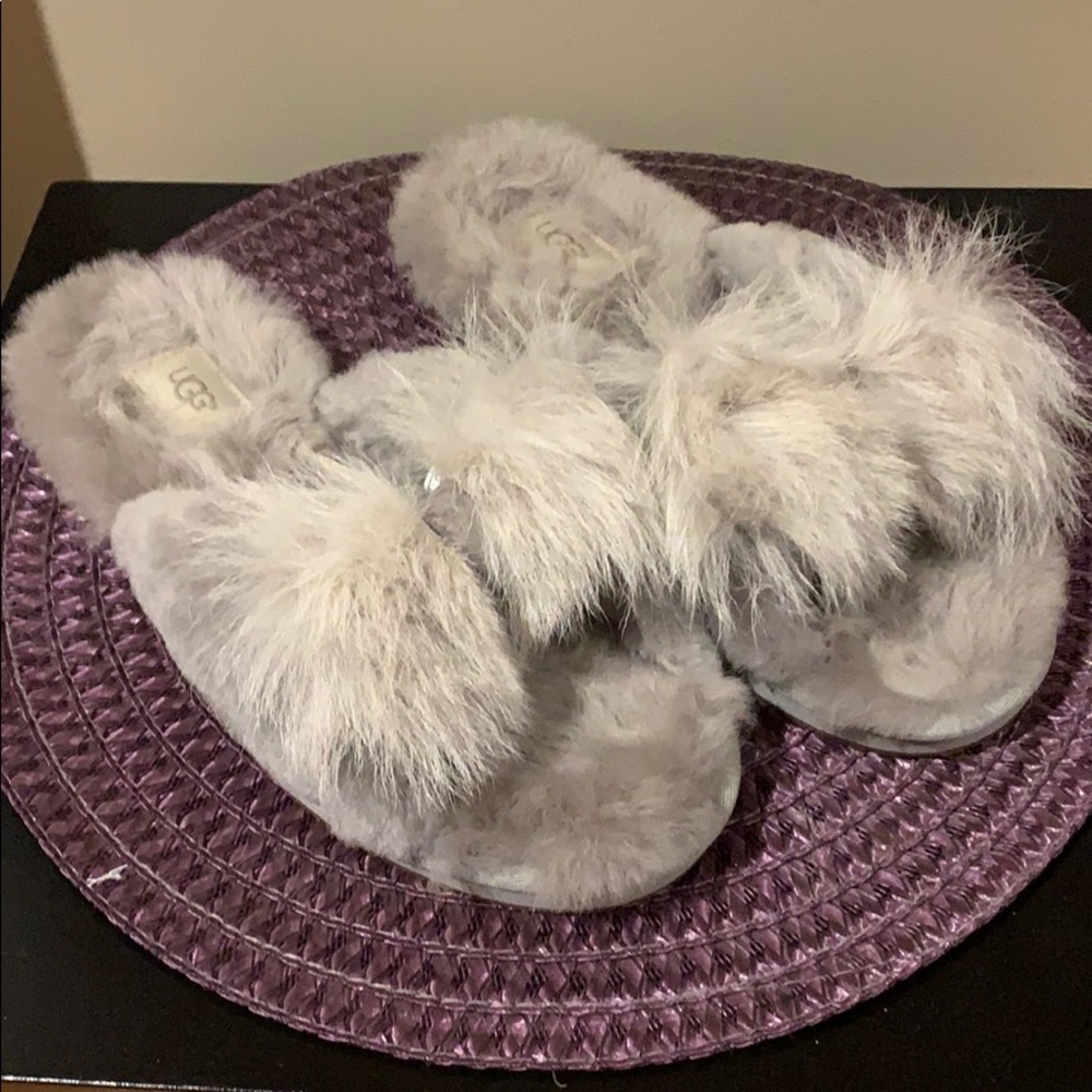 UGG SLIPPERS